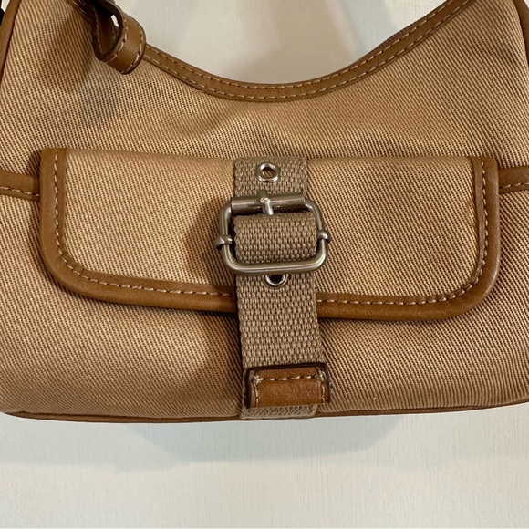 Caribbean Joe Y2K Shoulder Bag. Tan. Silver hardware.
NWT. - Picture 3 of 7